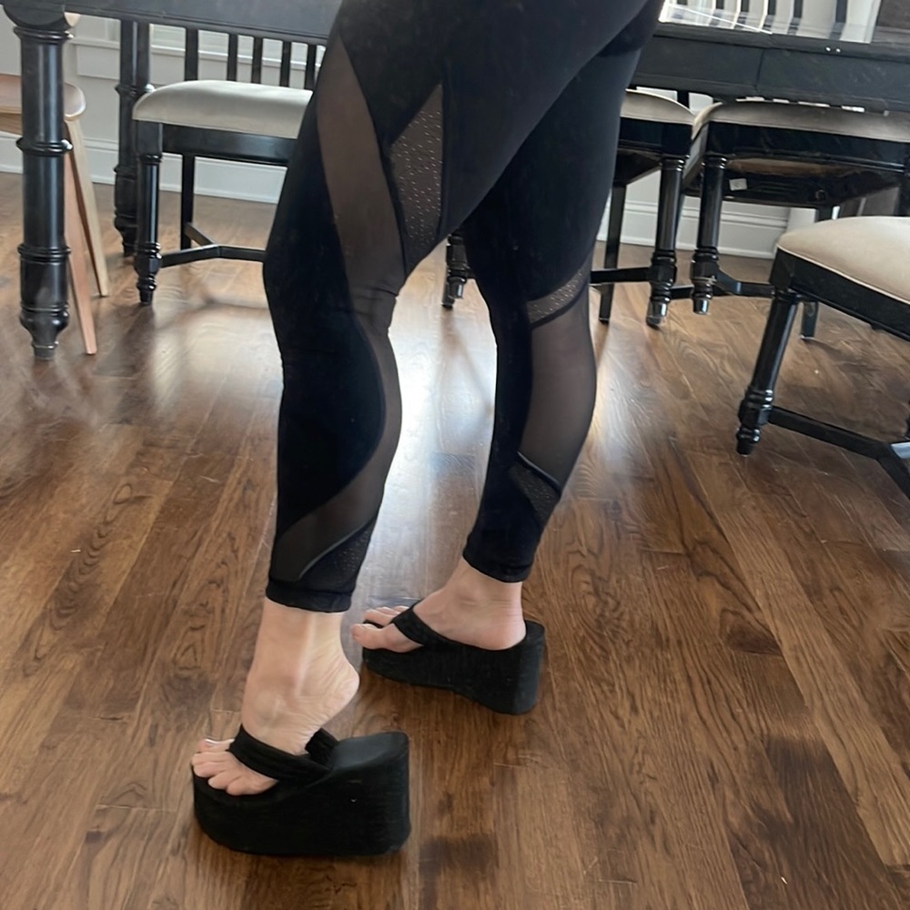 EUC lululemon mesh legging with pockets